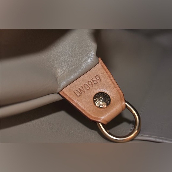 Authentic Louis Vuitton Vernis Houston Shoulder Hand Bag Yellow datecode LW0959 - Picture 9 of 17